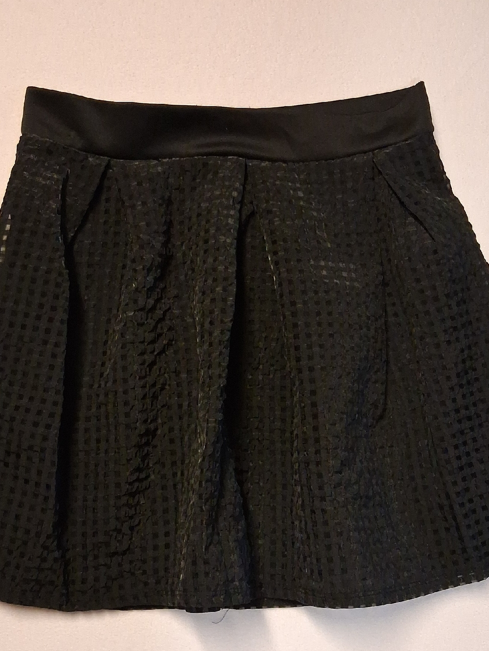 Charlotte Russe Black Skirt With Deminsional Designs Shimmer Pleats Size XL Zipp